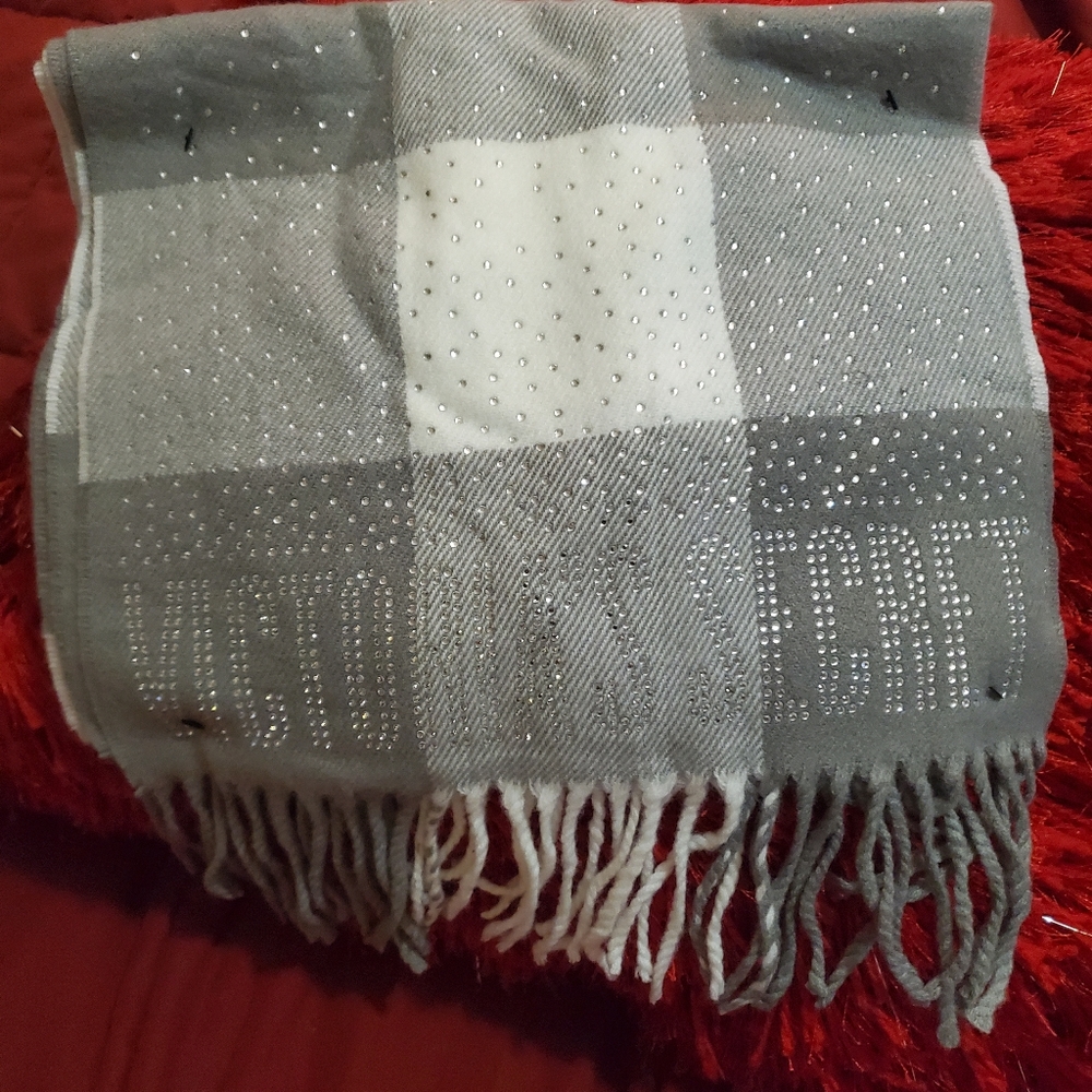 VS scarf